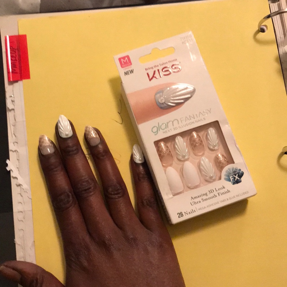🔥🔥🔥. 2/$13. 🔥🔥🔥 Kiss Glam Fantasy Next 3D illusion nails